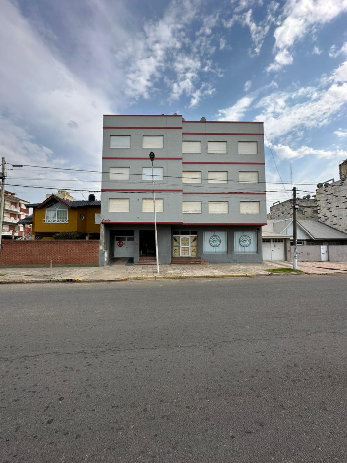 Depto. 2 ambientes - Av. Costanera N°863 e/ 35 y 36 - V88