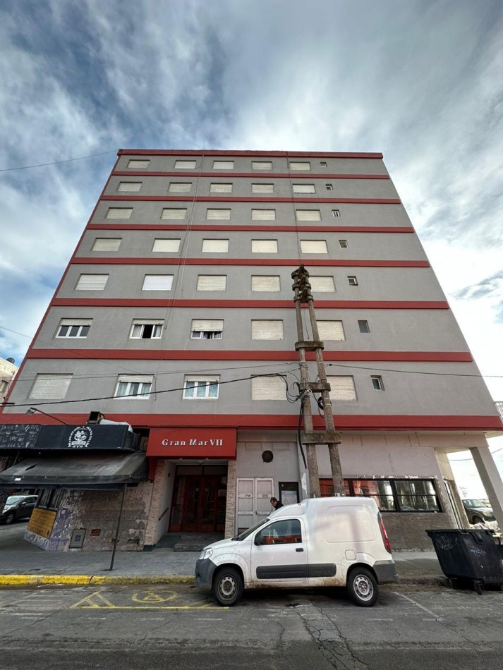 Depto. 1 ambiente - Calle 33 e/2 y Av. Costanera - V7