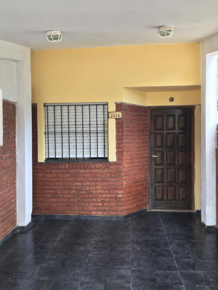Duplex 3 ambientes - Calle 6 N°2235 e/ 49 y 50 - V47