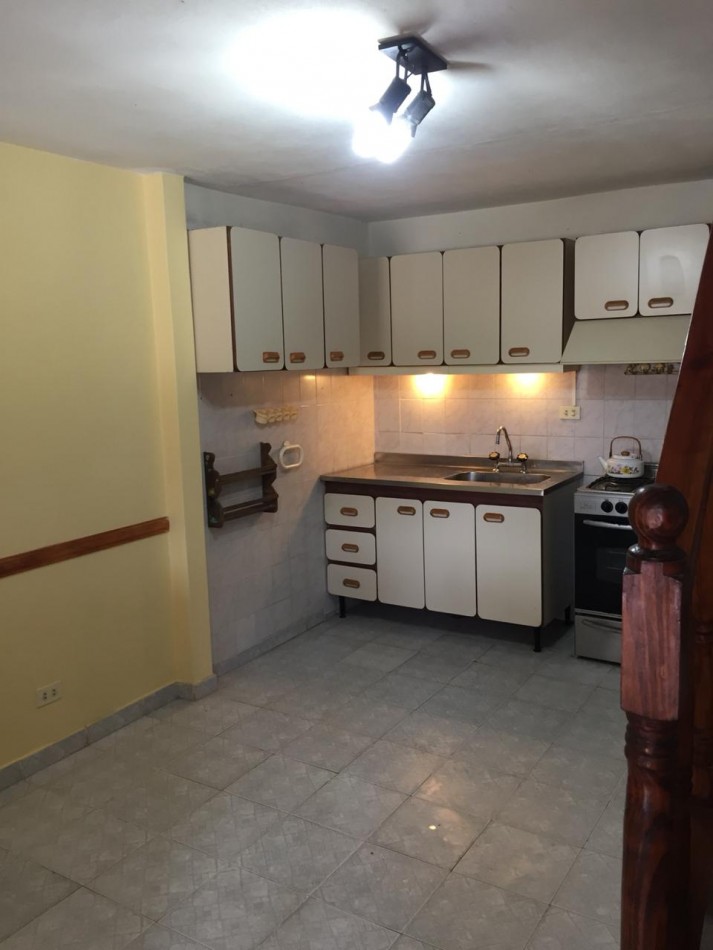 Duplex 3 ambientes - Calle 6 N°2235 e/ 49 y 50 - V47