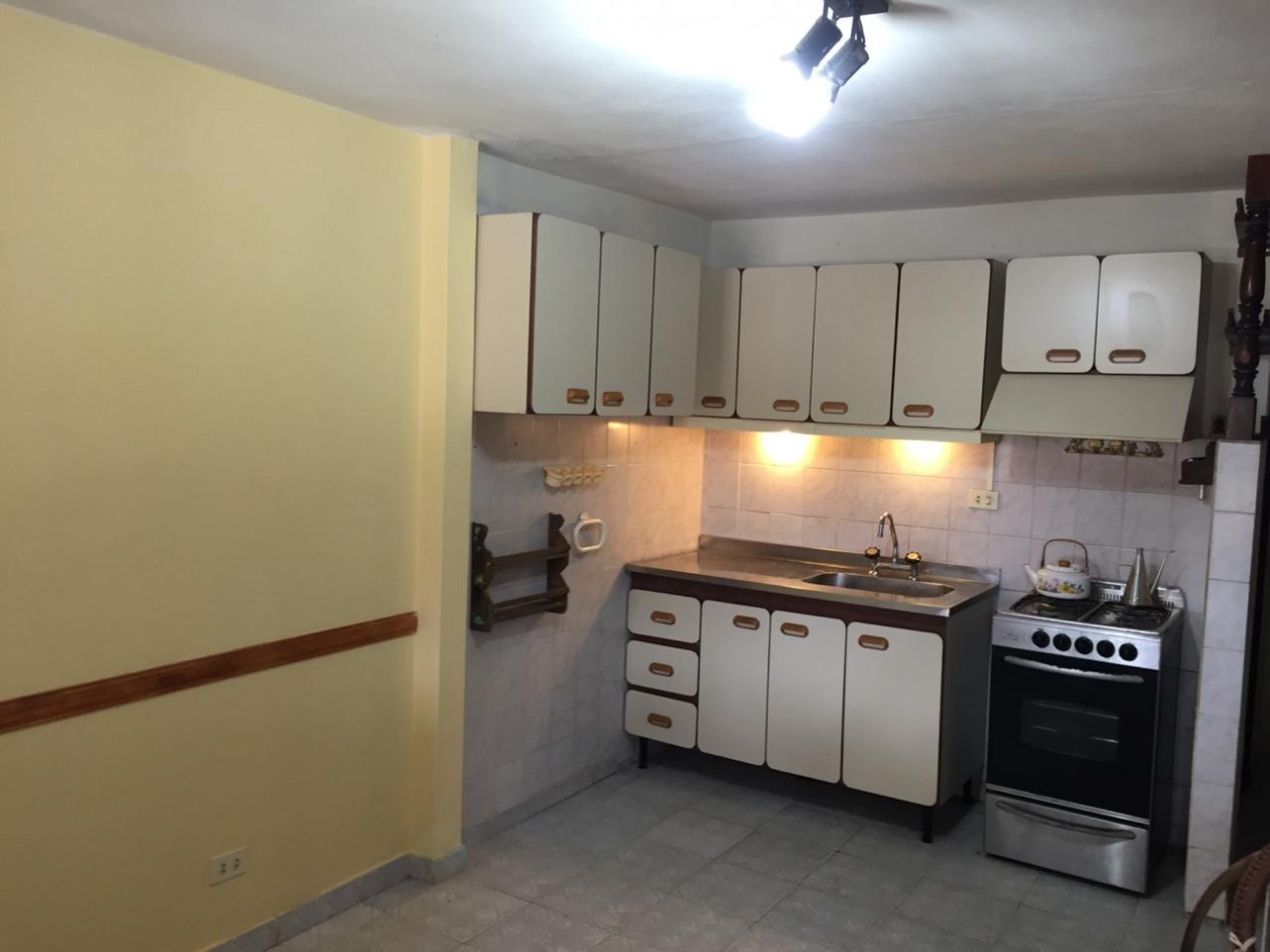 Duplex 3 ambientes - Calle 6 N°2235 e/ 49 y 50 - V47
