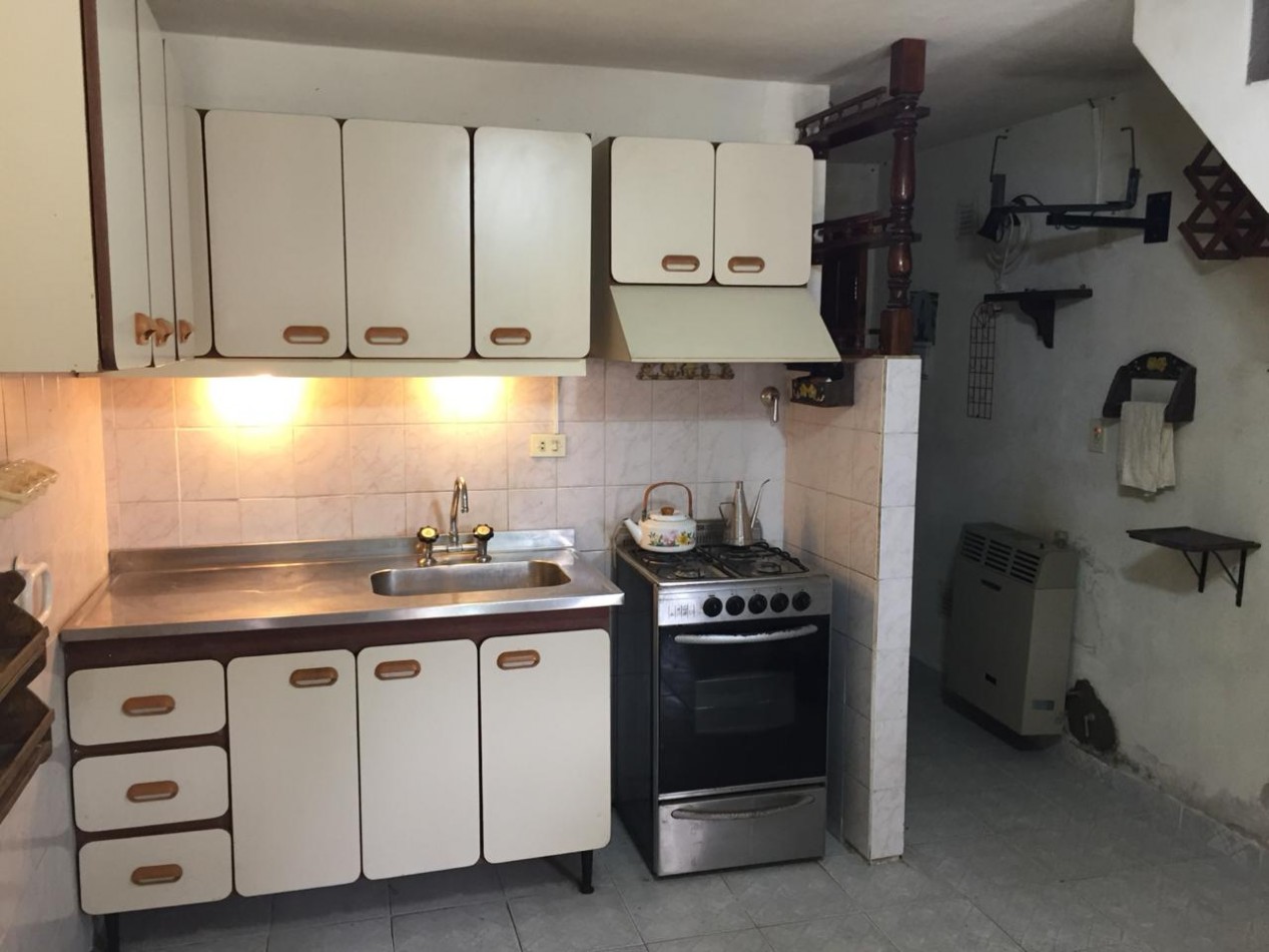 Duplex 3 ambientes - Calle 6 N°2235 e/ 49 y 50 - V47