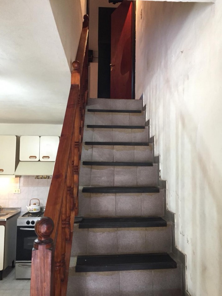 Duplex 3 ambientes - Calle 6 N°2235 e/ 49 y 50 - V47