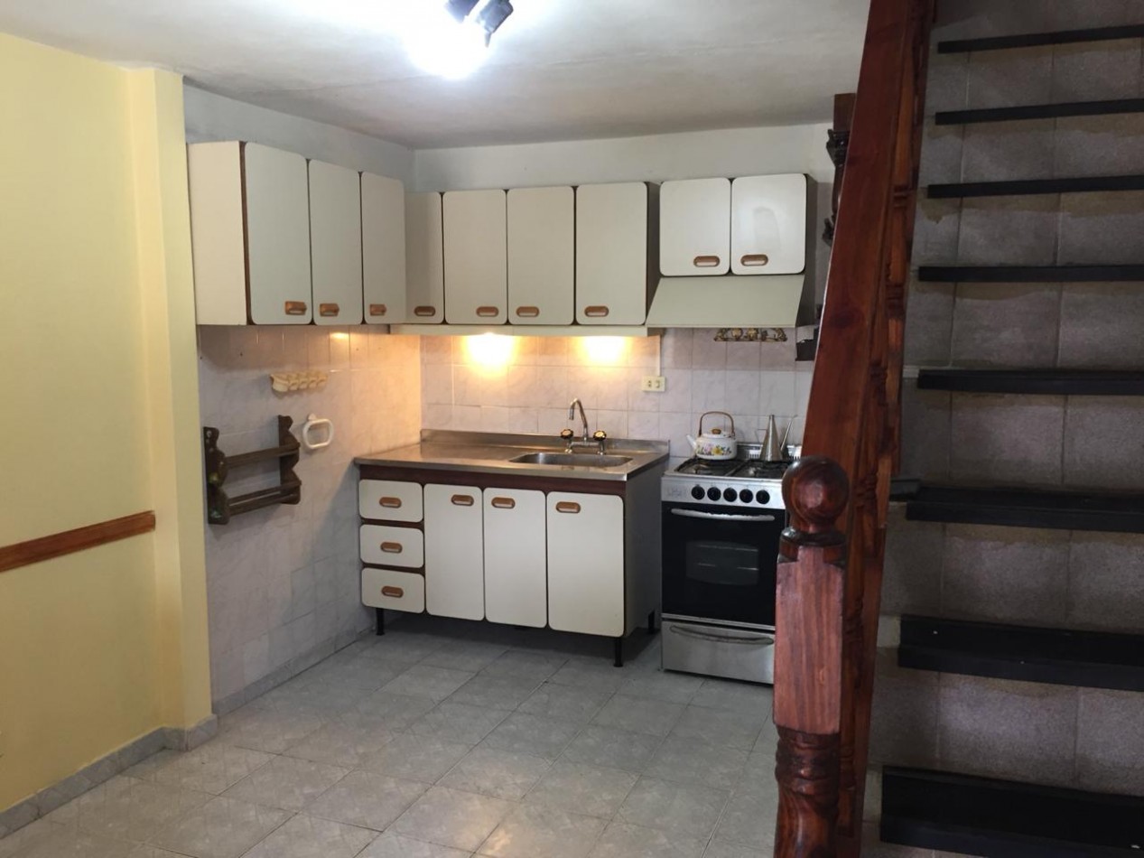 Duplex 3 ambientes - Calle 6 N°2235 e/ 49 y 50 - V47