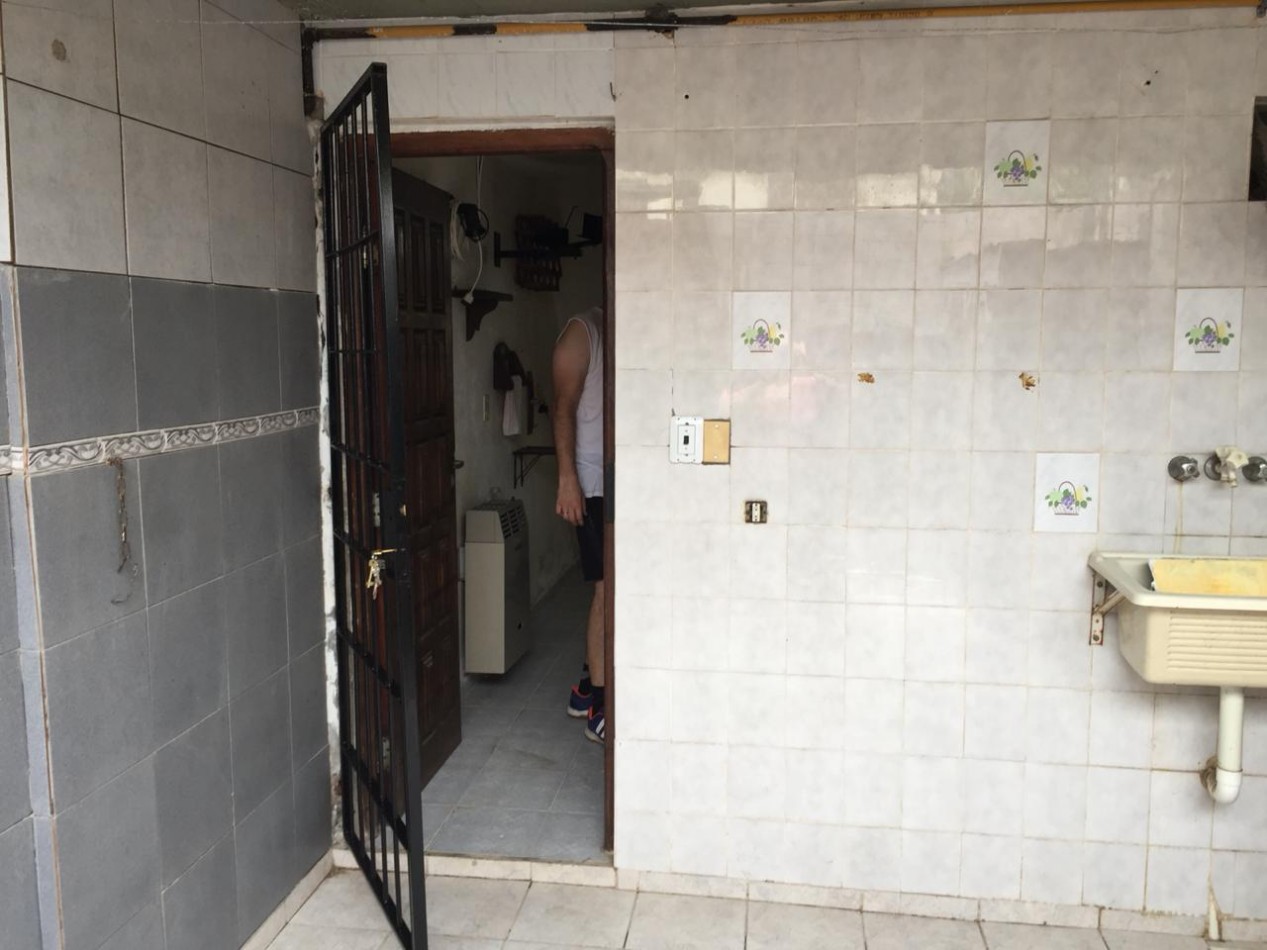 Duplex 3 ambientes - Calle 6 N°2235 e/ 49 y 50 - V47