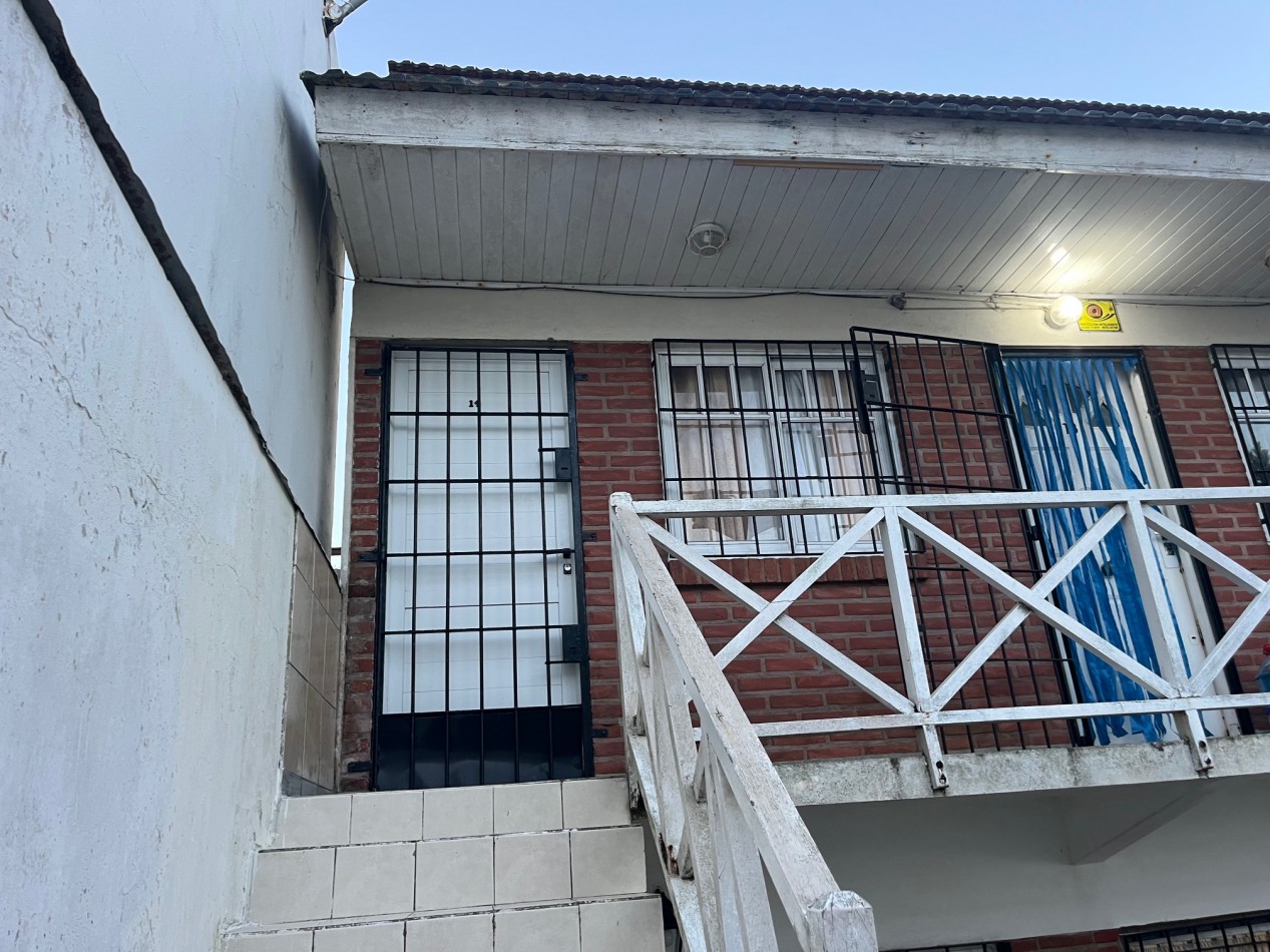 Duplex 3 ambientes - Calle 44 N°167 e/ 1 y 2 - V13