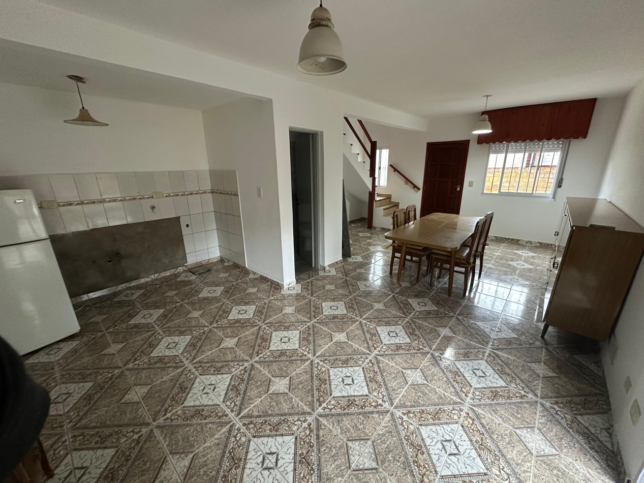 Duplex 3 ambientes - Calle 49 e/ 5 y 6 - V3A