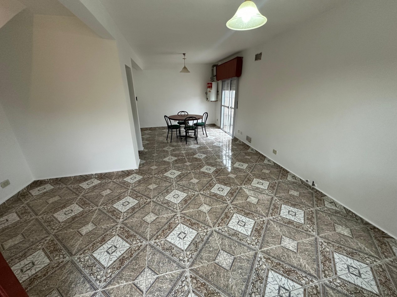 Duplex 3 ambientes - Calle 49 e/ 5 y 6 - V3B
