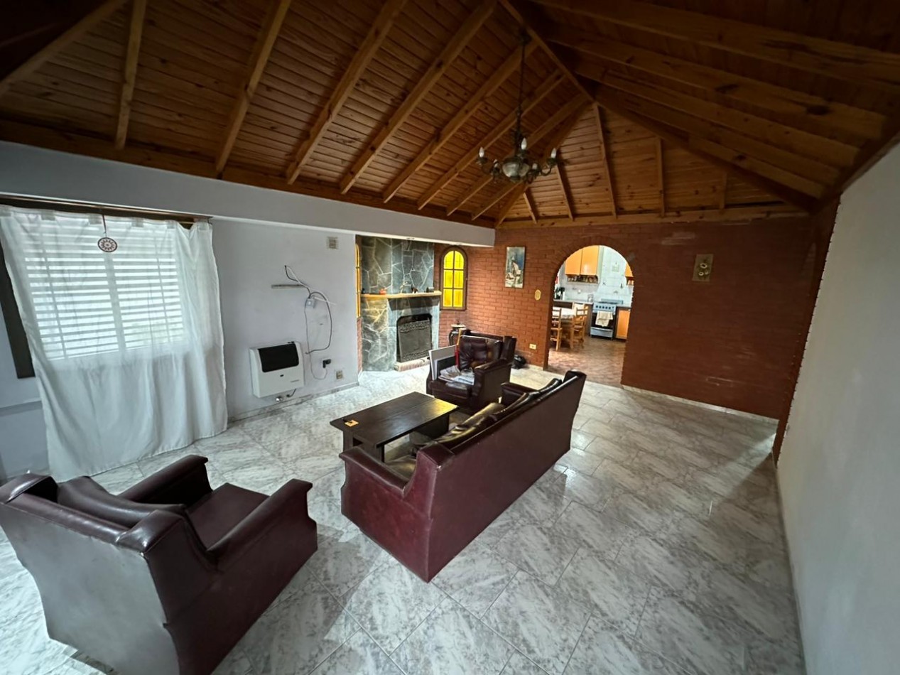 Chalet 4 ambientes - Calle 5 e/ 47 y 48 - V36