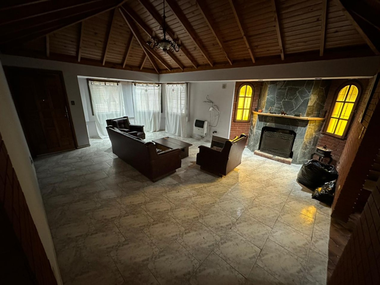 Chalet 4 ambientes - Calle 5 e/ 47 y 48 - V36