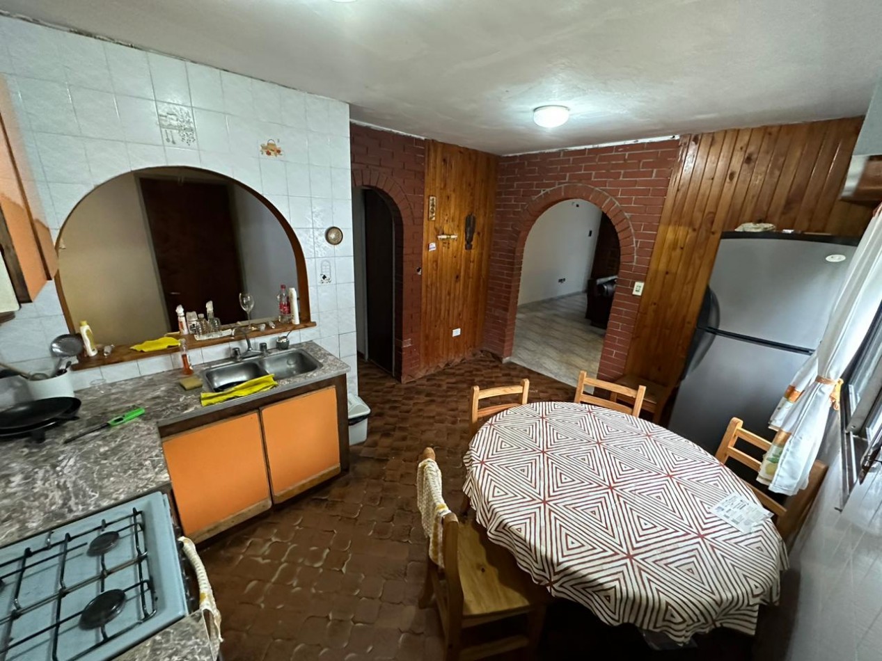 Chalet 4 ambientes - Calle 5 e/ 47 y 48 - V36