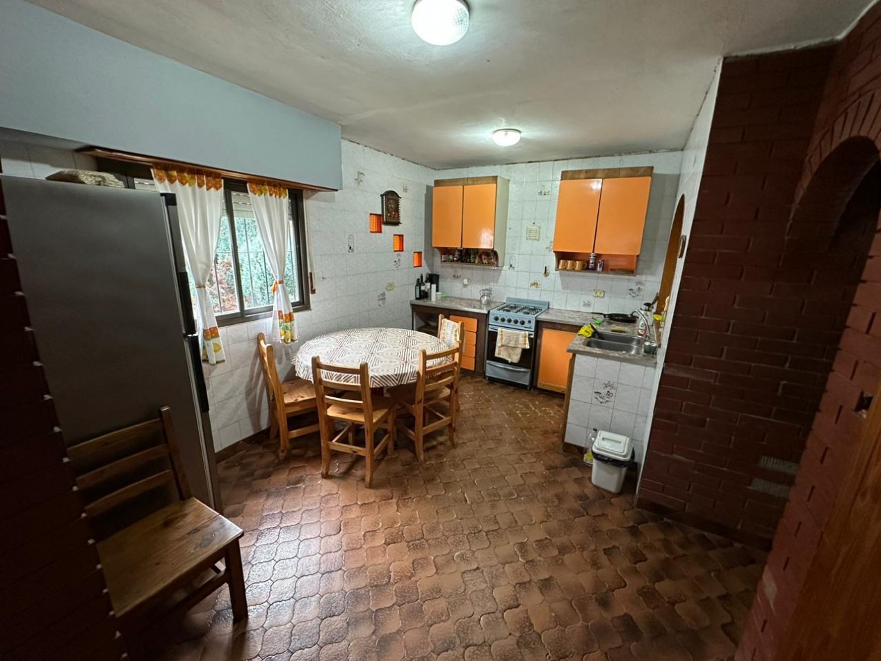 Chalet 4 ambientes - Calle 5 e/ 47 y 48 - V36
