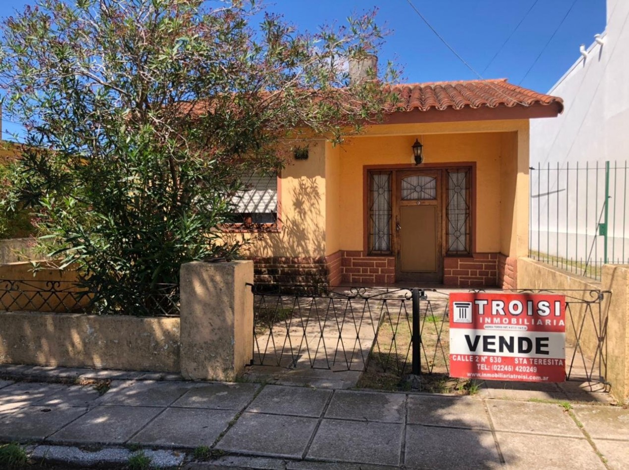 Chalet 3 ambientes - Calle 35 N°736 e/ 7 y 8 - V42
