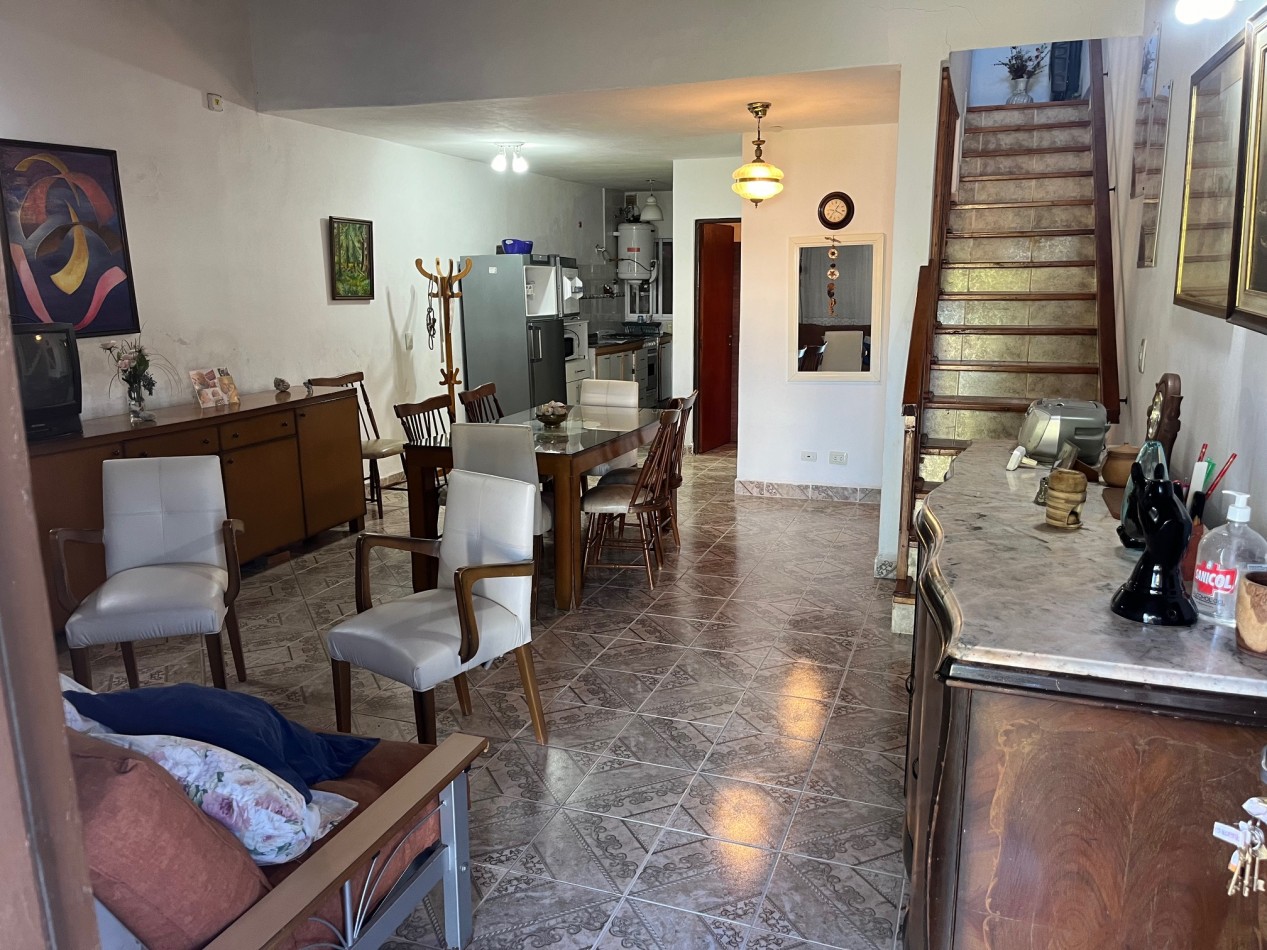Chalet 4 ambientes - Calle 6 N°2048 e/ 47 y 48 - V5