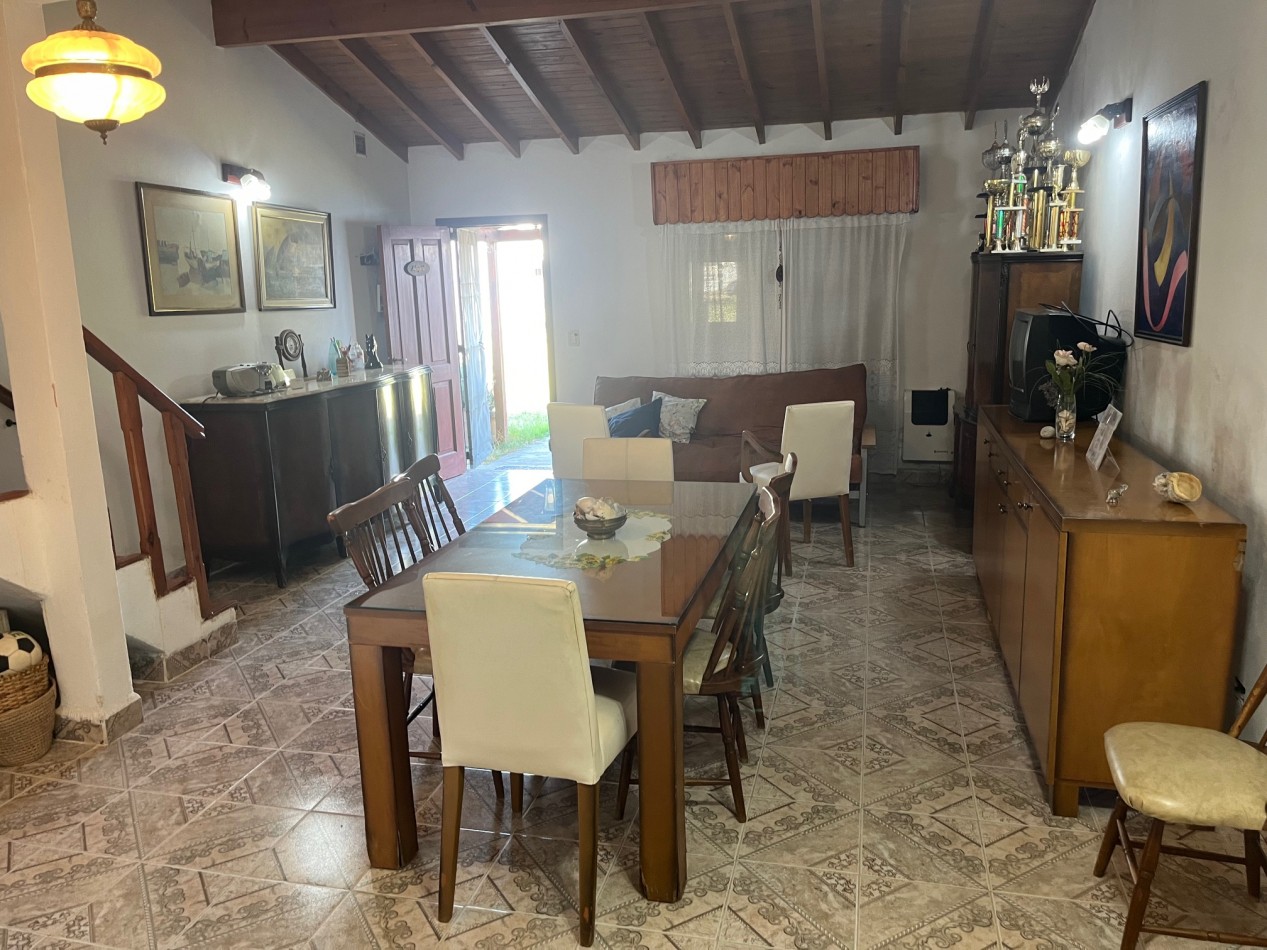 Chalet 4 ambientes - Calle 6 N°2048 e/ 47 y 48 - V5