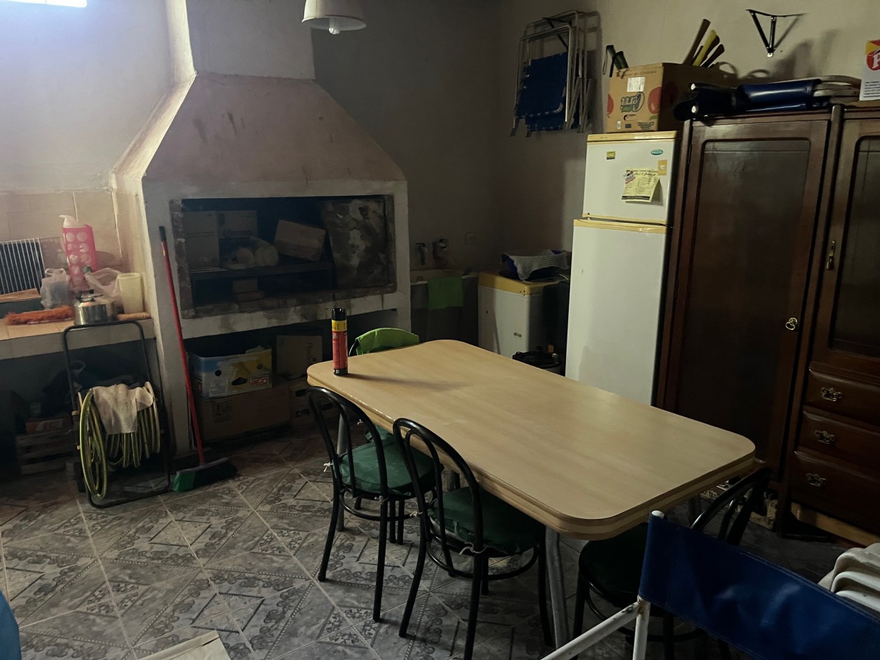Chalet 4 ambientes - Calle 6 N°2048 e/ 47 y 48 - V5