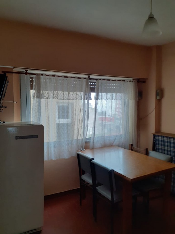 Depto. 2 ambientes - Calle 2 N°1067 e/ 37 y 38 - V76