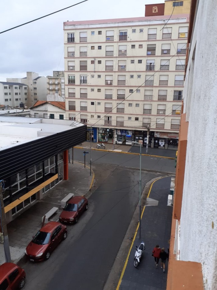 Depto. 1 ambiente - Calle 2 N°514 e/32 y 33 - V74