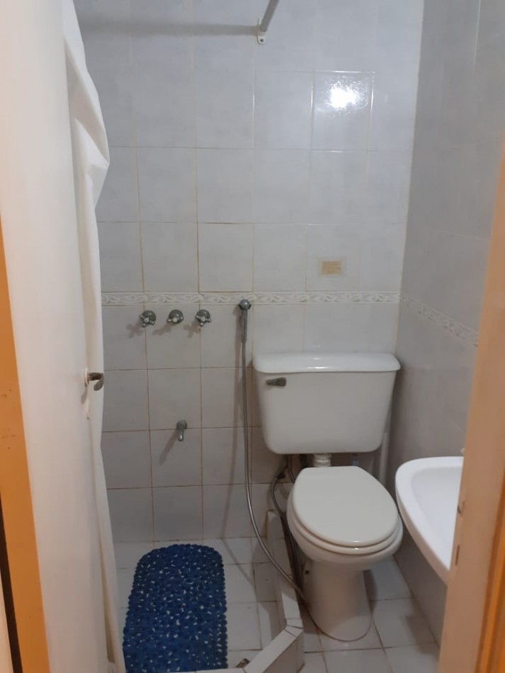 Depto. 1 ambiente - Calle 2 N°514 e/32 y 33 - V74
