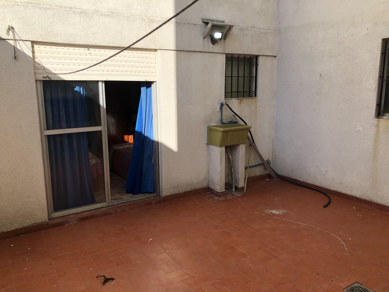 Depto. 2 ambientes - Calle 2 N°875 e/35 y 36 - V6