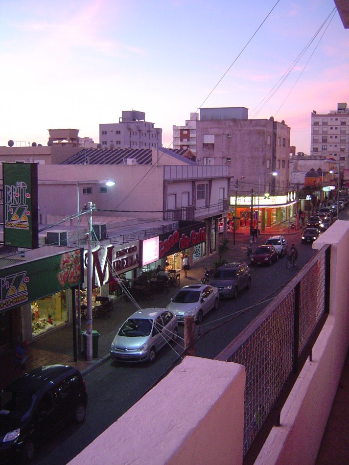 Depto. 2 ambientes - Av. Costanera N°651 e/33 y 34 - V55