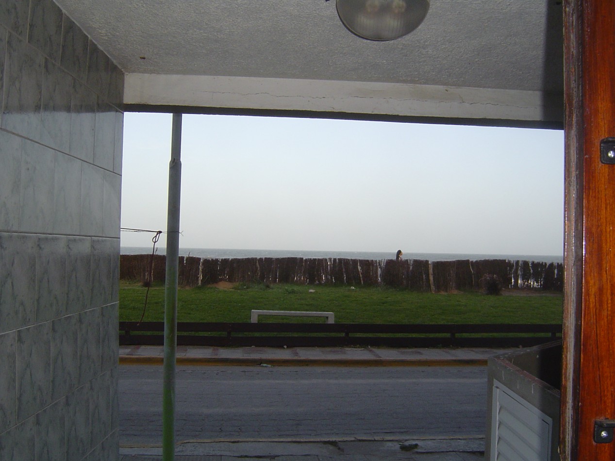 Depto. 2 ambientes - Av. Costanera e/27 y 28 - V41