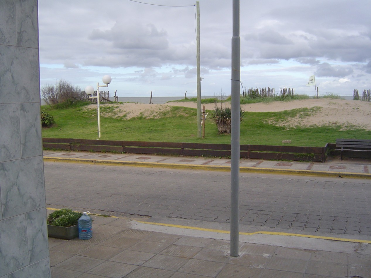 Depto. 2 ambientes - Av. Costanera e/27 y 28 - V41