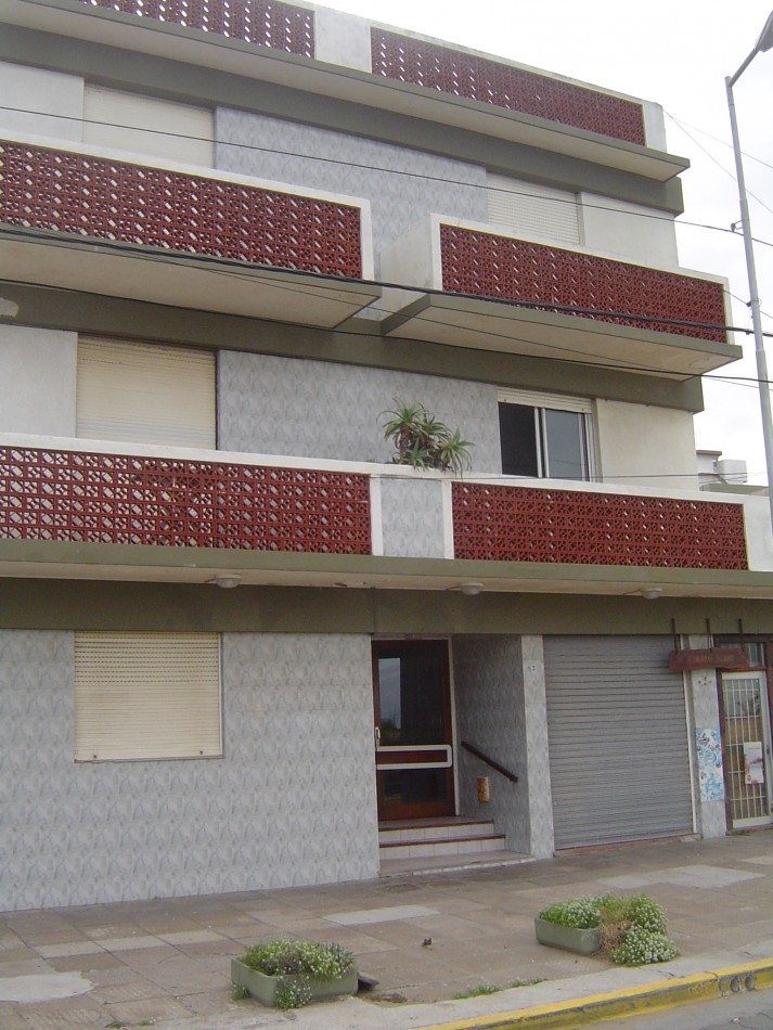 Depto. 2 ambientes - Av. Costanera e/27 y 28 - V41