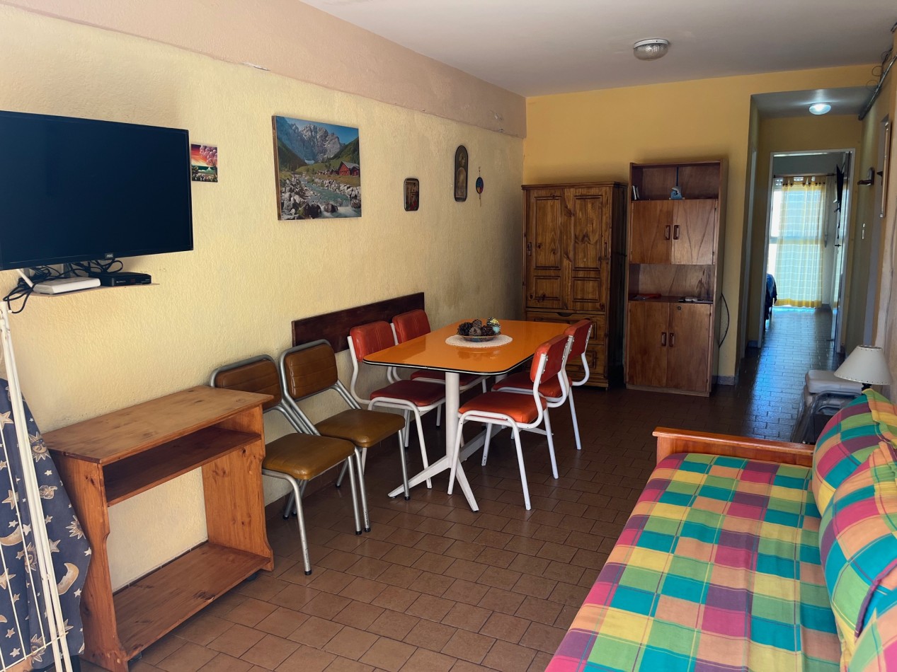 Depto. 2 ambientes - Calle 43 N°250 entre 2 y 3 - V15