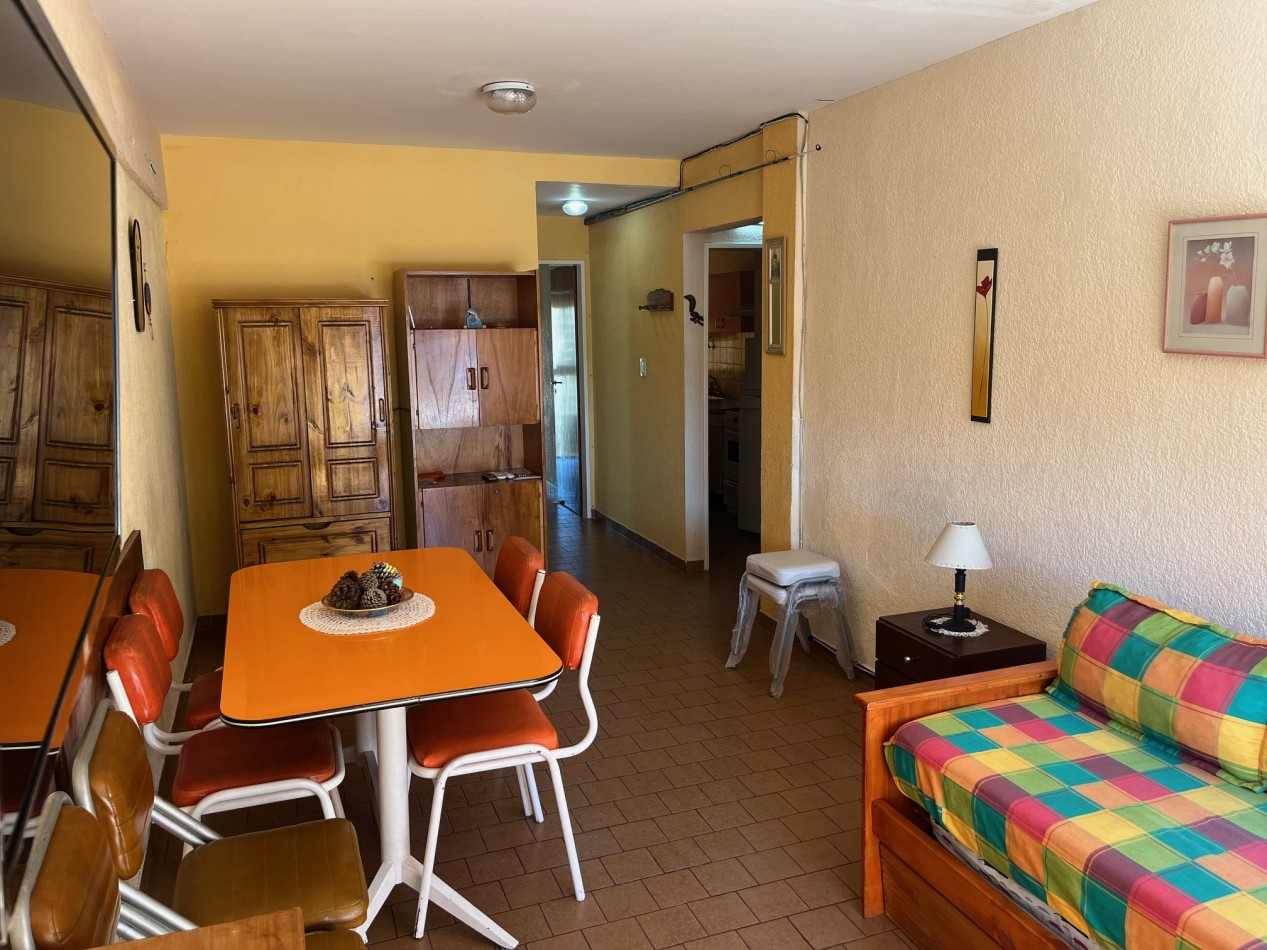 Depto. 2 ambientes - Calle 43 N°250 entre 2 y 3 - V15
