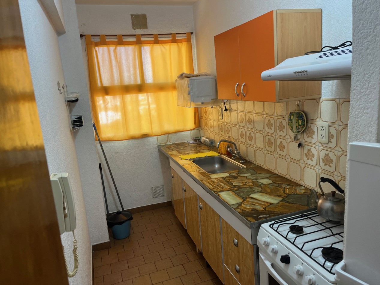 Depto. 2 ambientes - Calle 43 N°250 entre 2 y 3 - V15