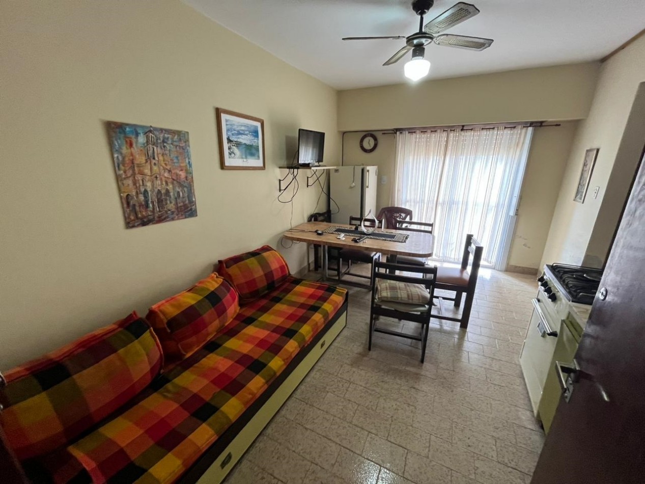 Depto. 2 ambientes - Calle 2 N°855 e/35 y 36 - V4