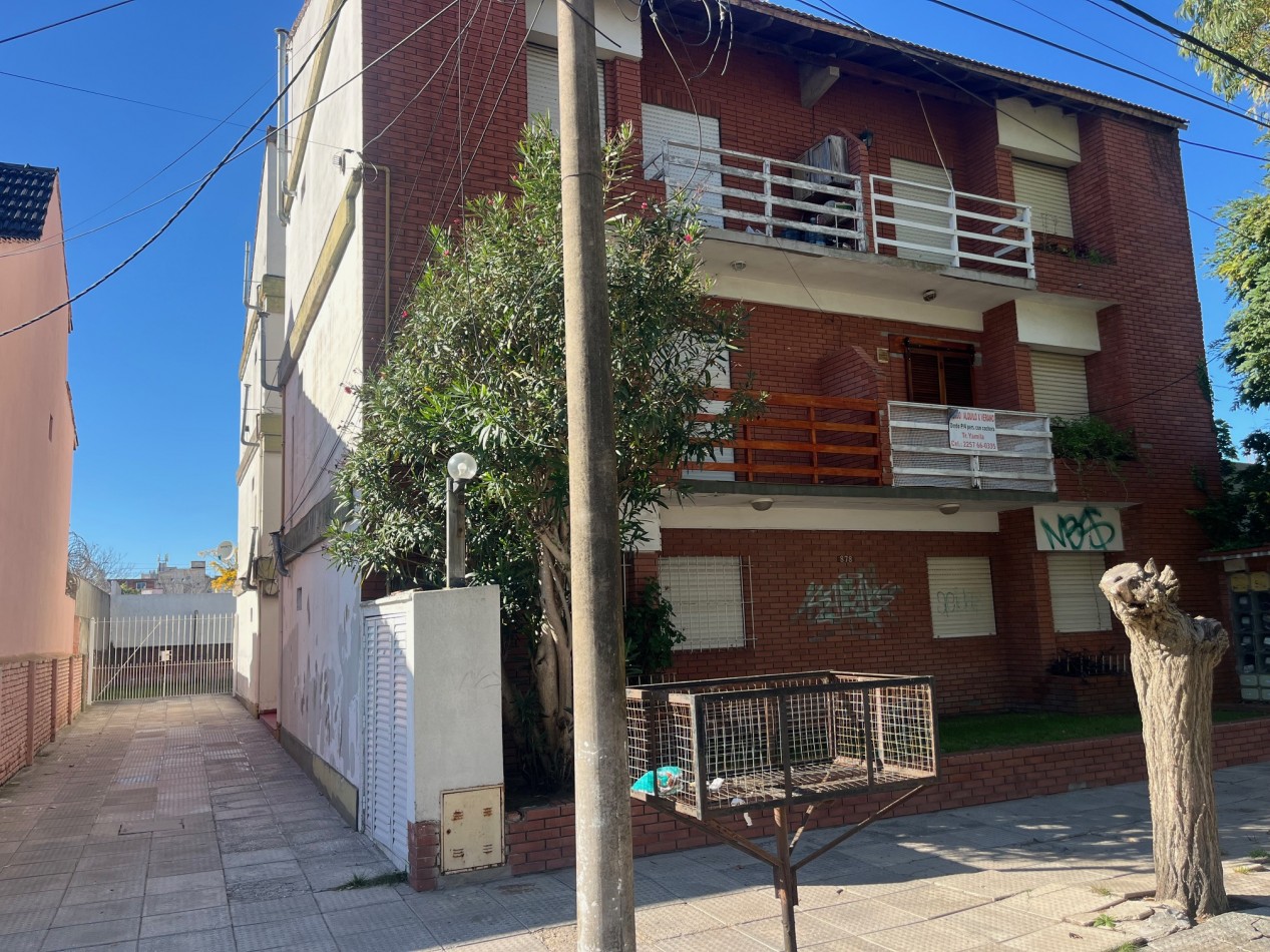 Depto. 2 ambientes - Calle 5 N°878 e/ 35 y 36 - V39