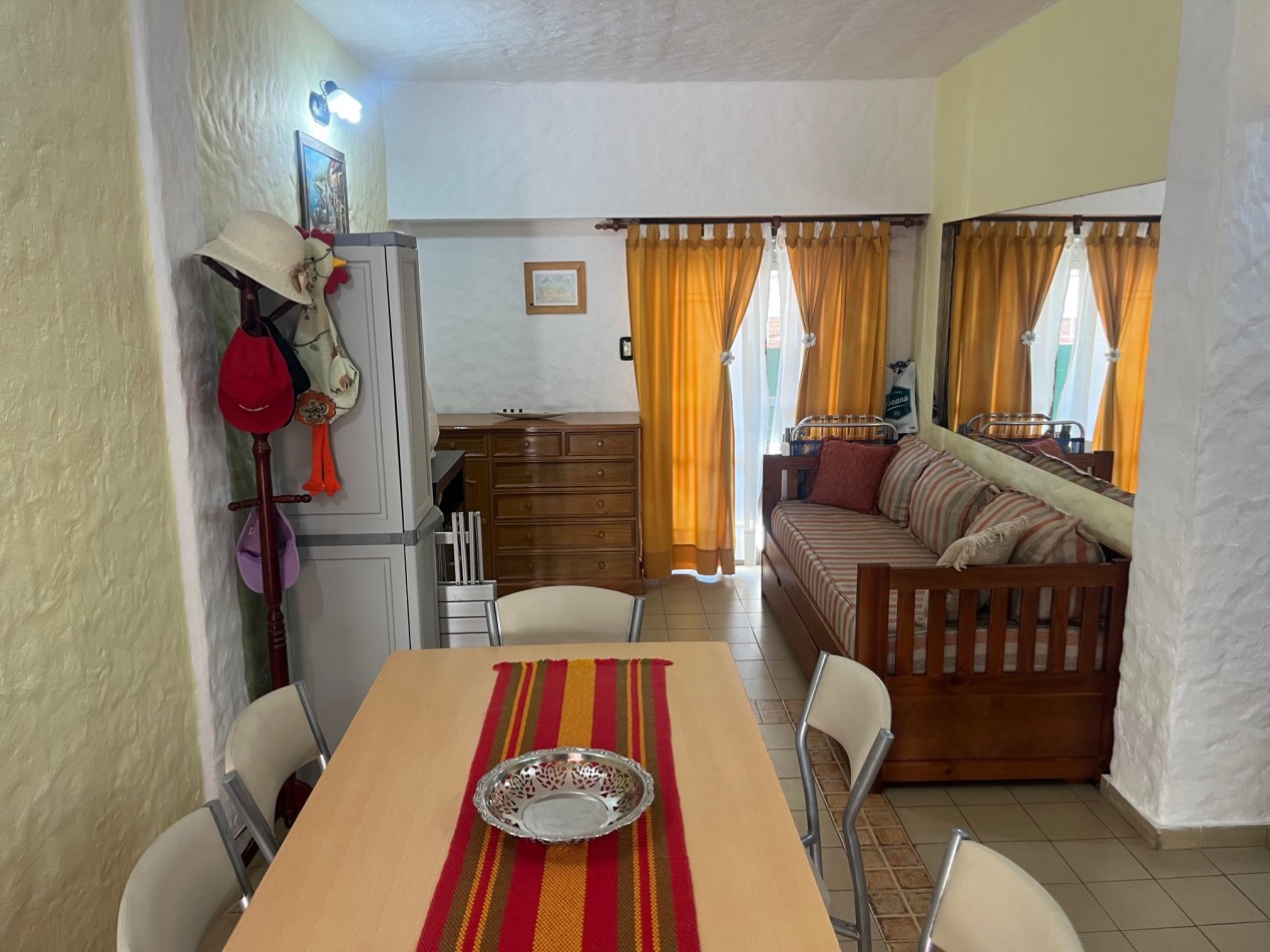 Depto. 2 ambientes - Calle 5 N°878 e/ 35 y 36 - V39