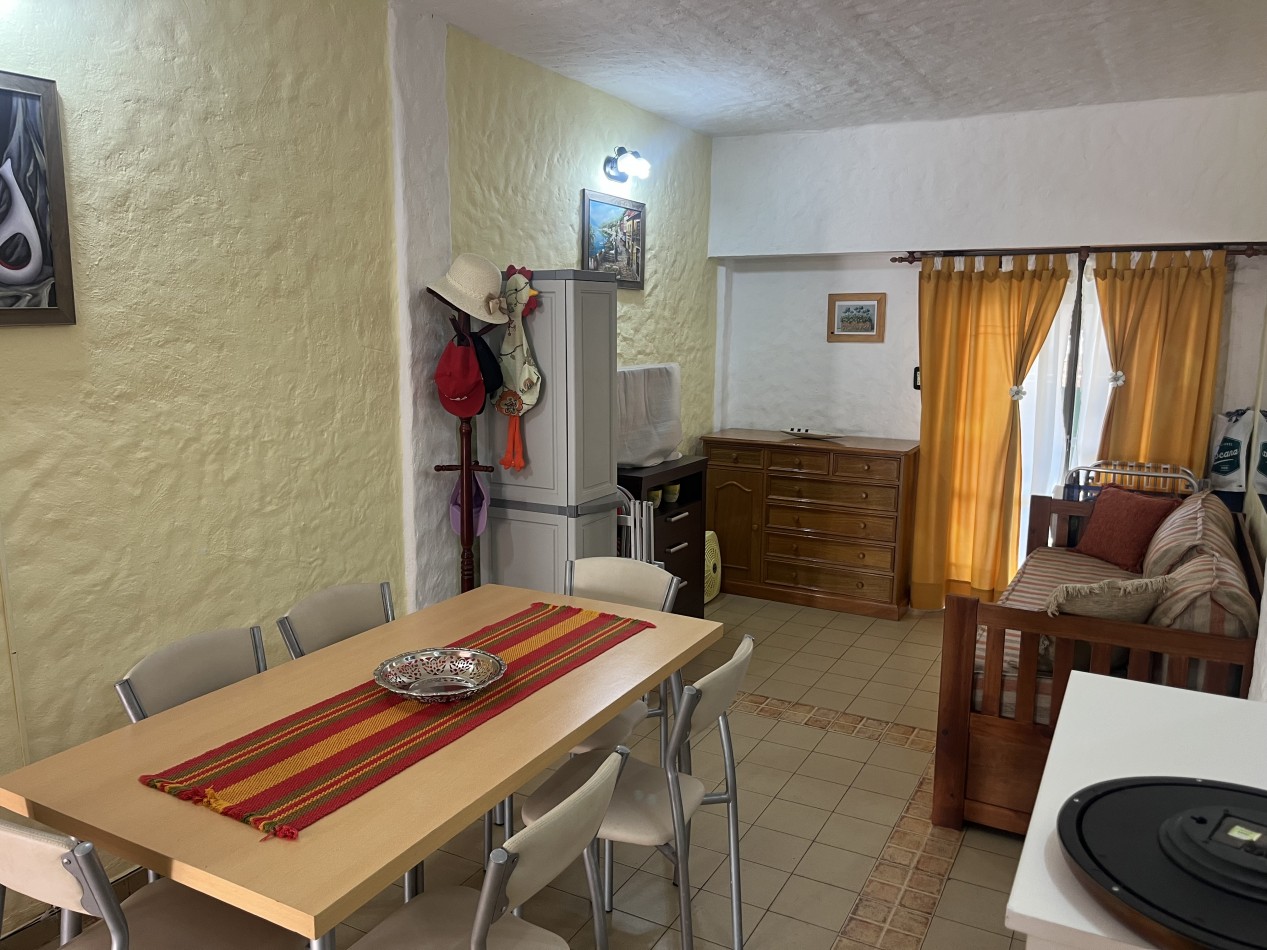 Depto. 2 ambientes - Calle 5 N°878 e/ 35 y 36 - V39