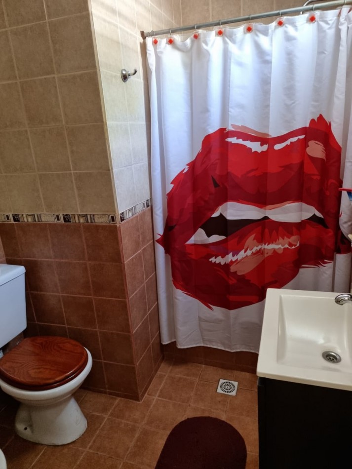 Chalet 4 ambientes - Calle 126 N°230 e/ 103 y 104 - V80