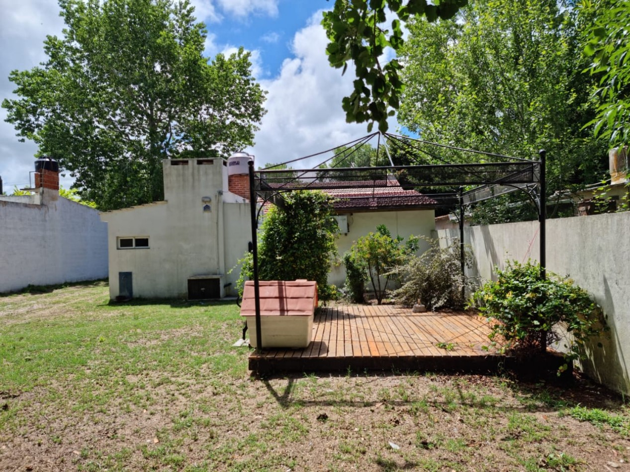 Chalet 4 ambientes - Calle 126 N°230 e/ 103 y 104 - V80