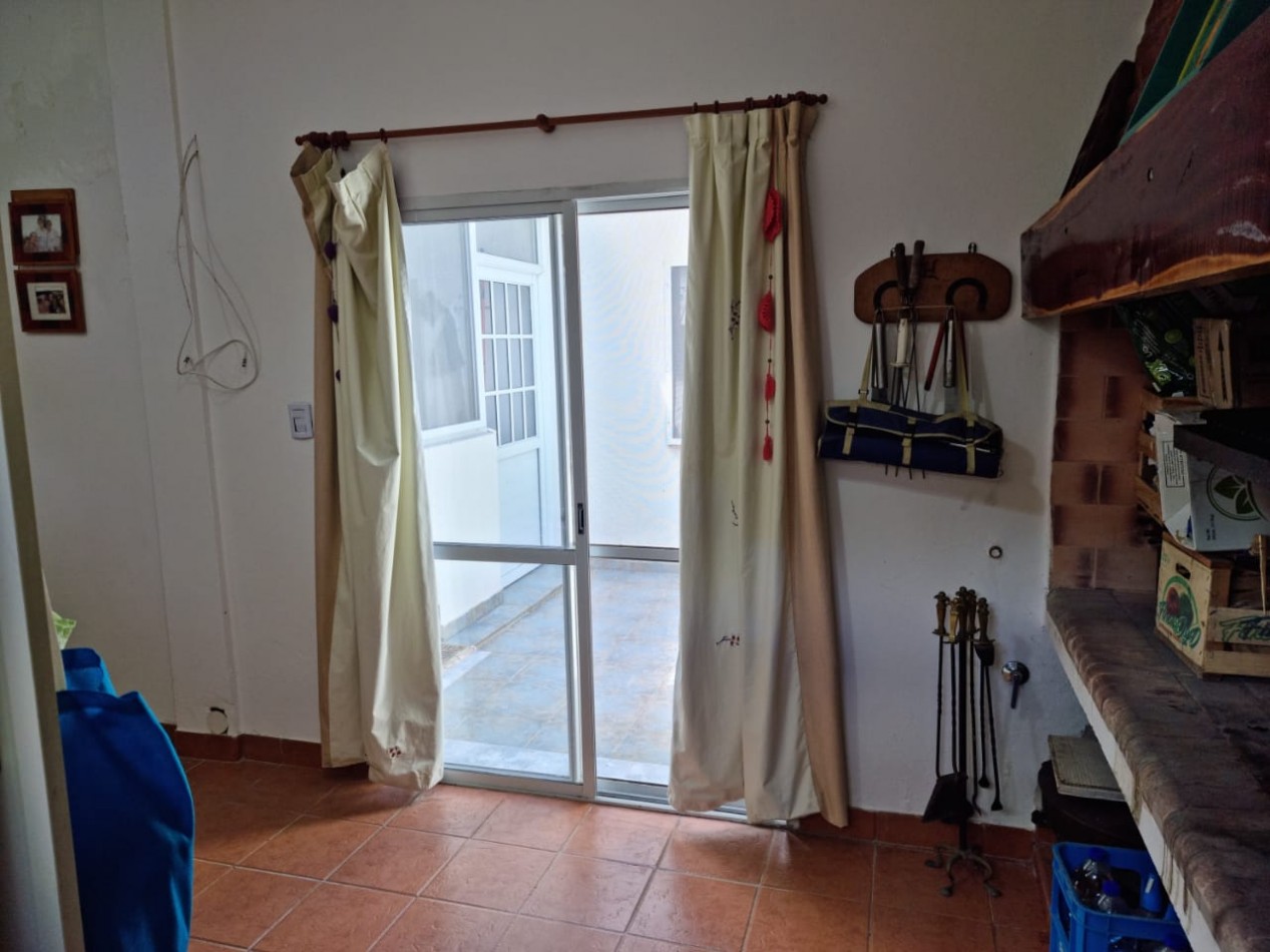 Chalet 4 ambientes - Calle 126 N°230 e/ 103 y 104 - V80