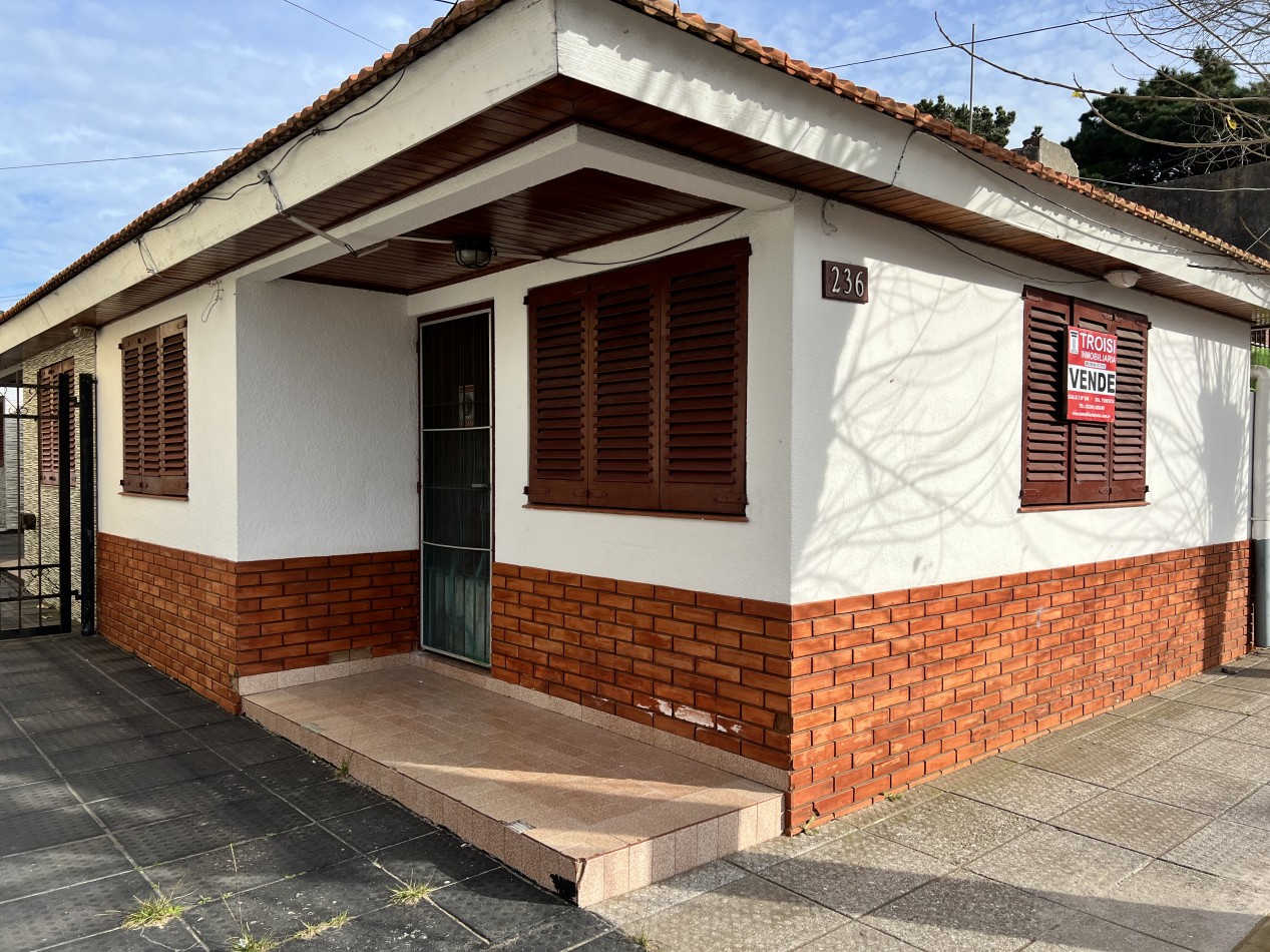 Chalet 3 ambientes - Calle 48 N°236 e/ 2 y 3 - V22