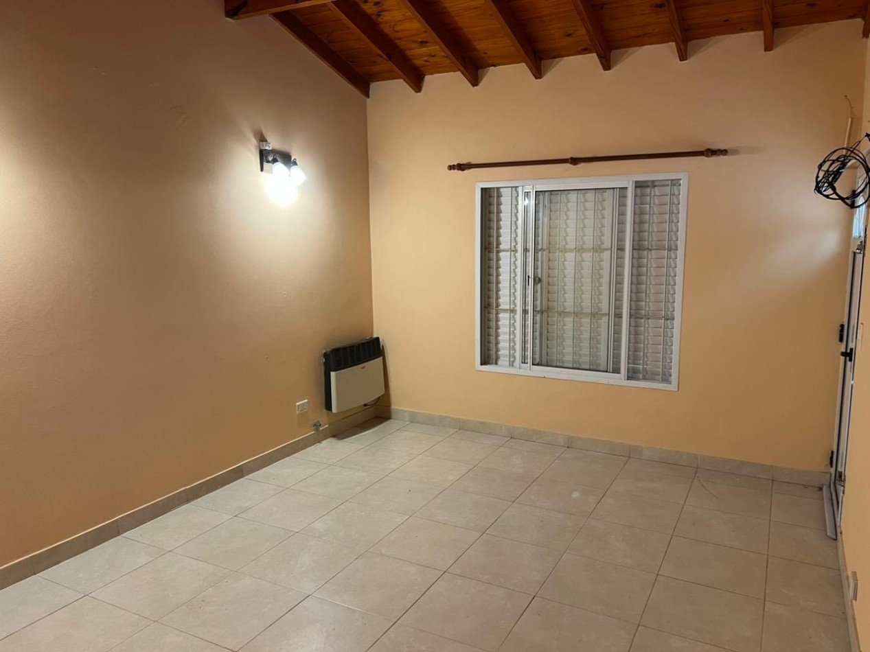 Chalet de 3 ambientes - Calle 29 e/ 6 y 7 - 293