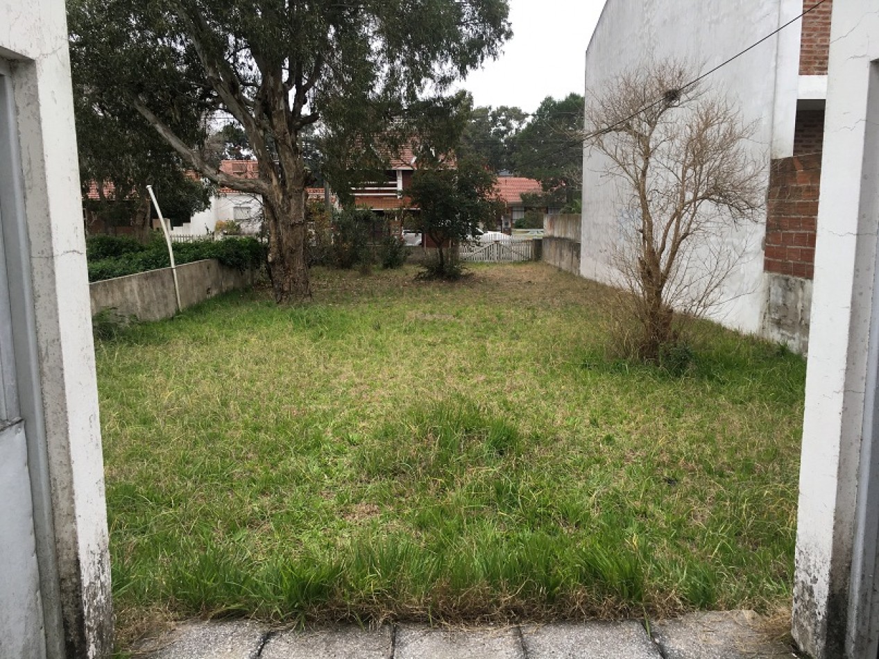 2 Chalets de 2 ambientes - Calle 28 e/5 y 6 - V44