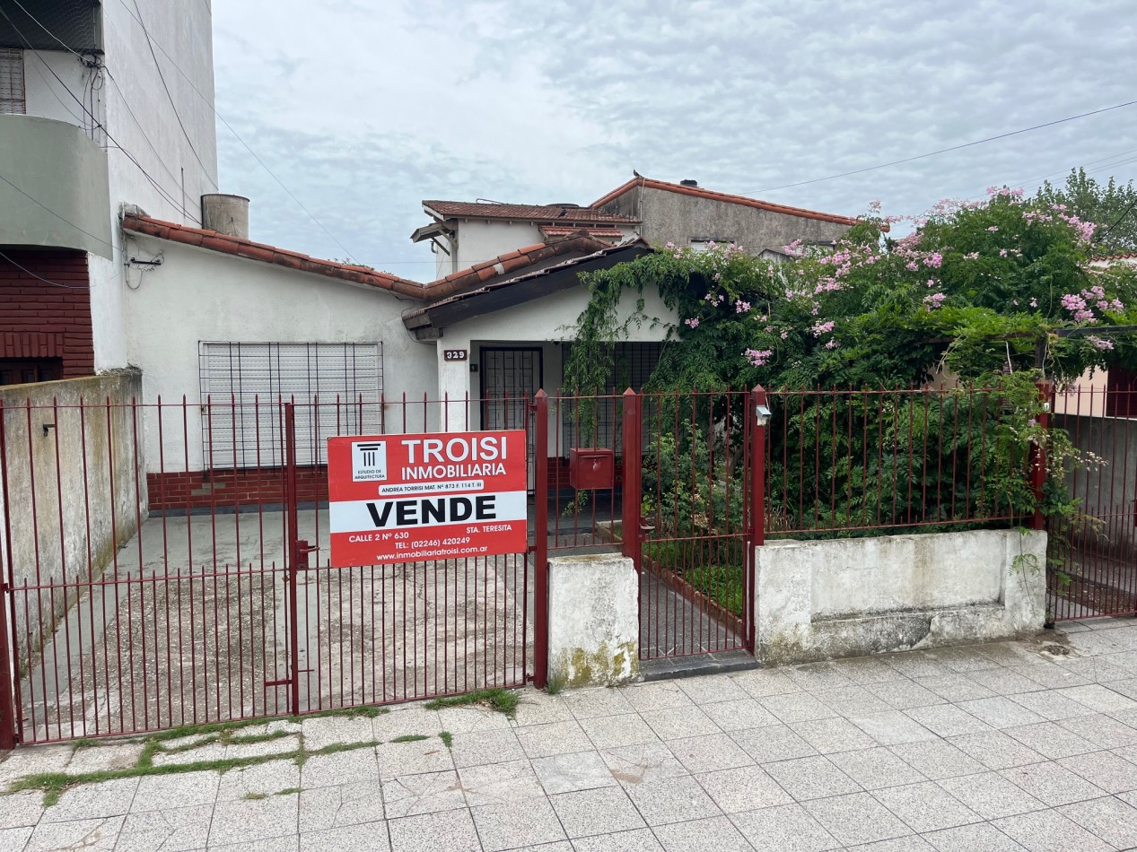 Chalet 3 ambientes + 2 departamentos  - Calle 5 e/30 y 31 - V54