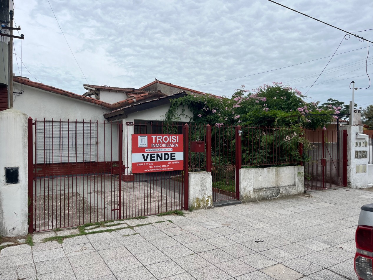 Chalet 3 ambientes + 2 departamentos  - Calle 5 e/30 y 31 - V54