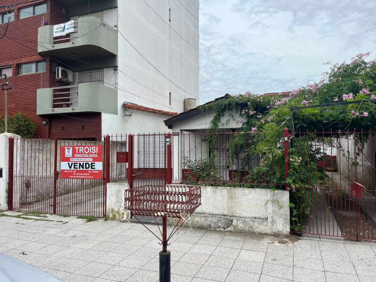 Chalet 3 ambientes + 2 departamentos  - Calle 5 e/30 y 31 - V54