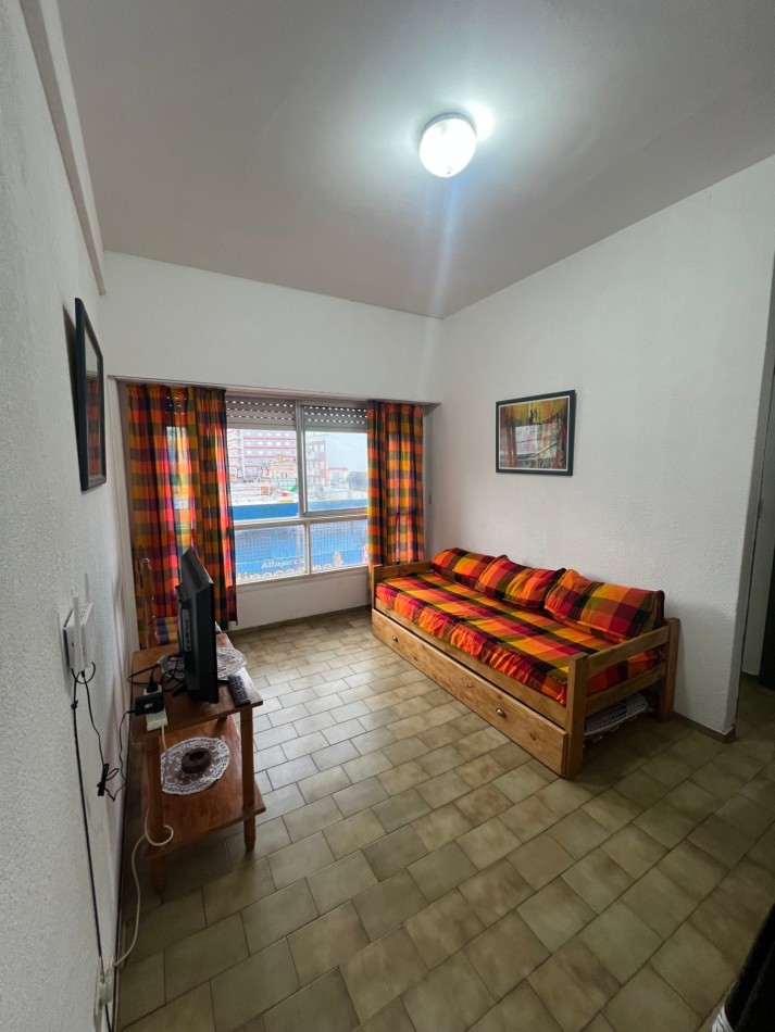 V17 - Depto. 2 Ambientes - Calle 34 N°202 Esq. 2 - 2° piso