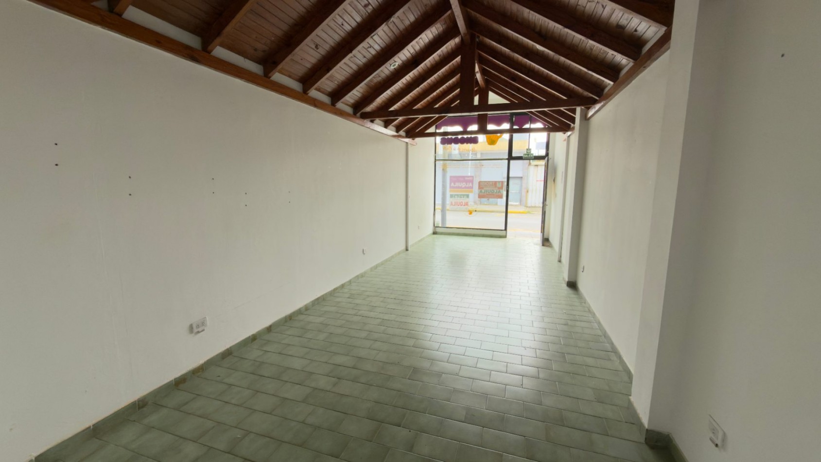 A8 - Local Calle 33 N°290 e/ 33 y 34