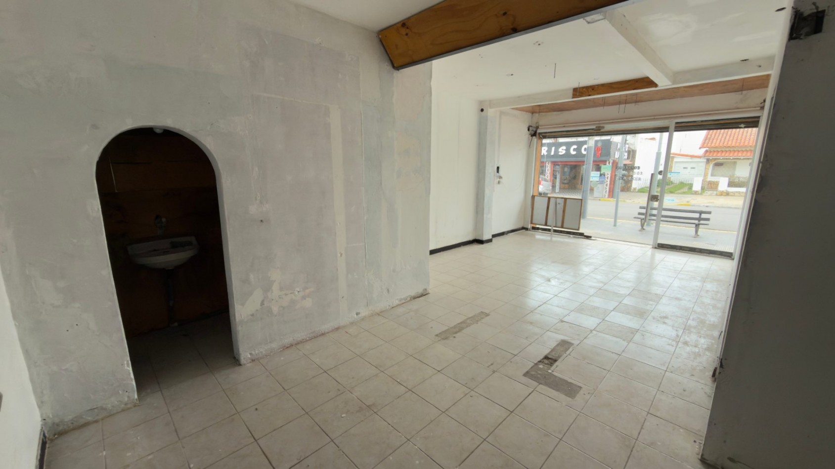 A10 - Local Calle 32 N°317 e/ 3 y 4