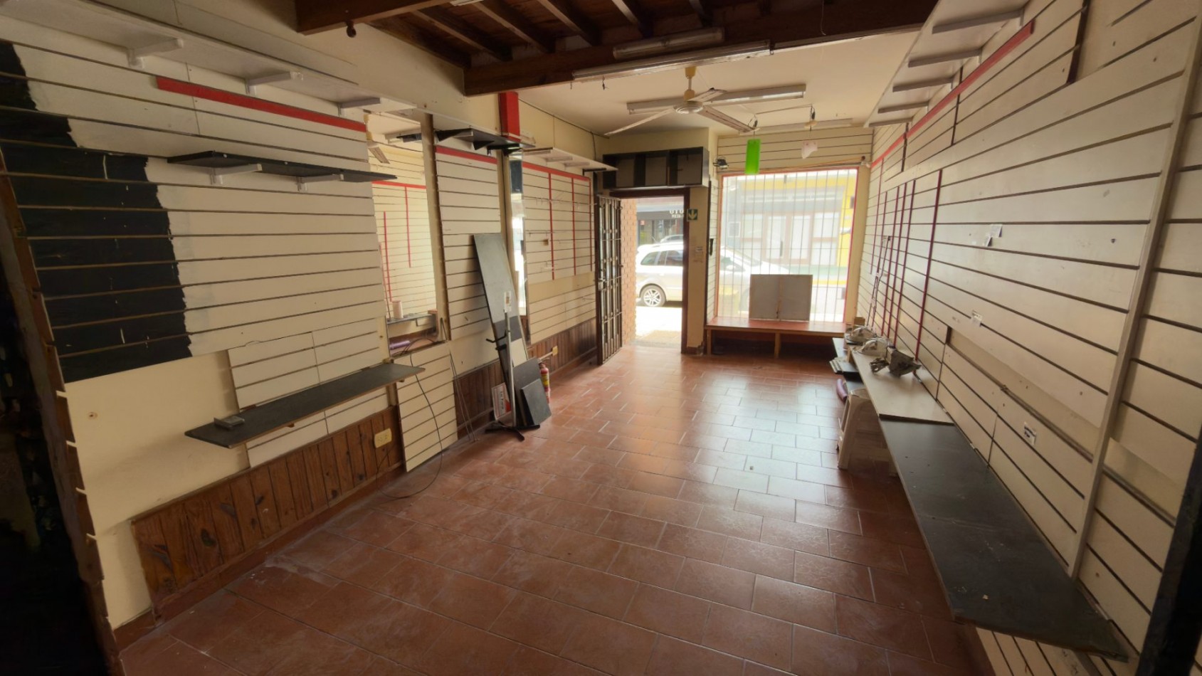 A15 - Local Calle 2 N°1275 e/ 39 y 40