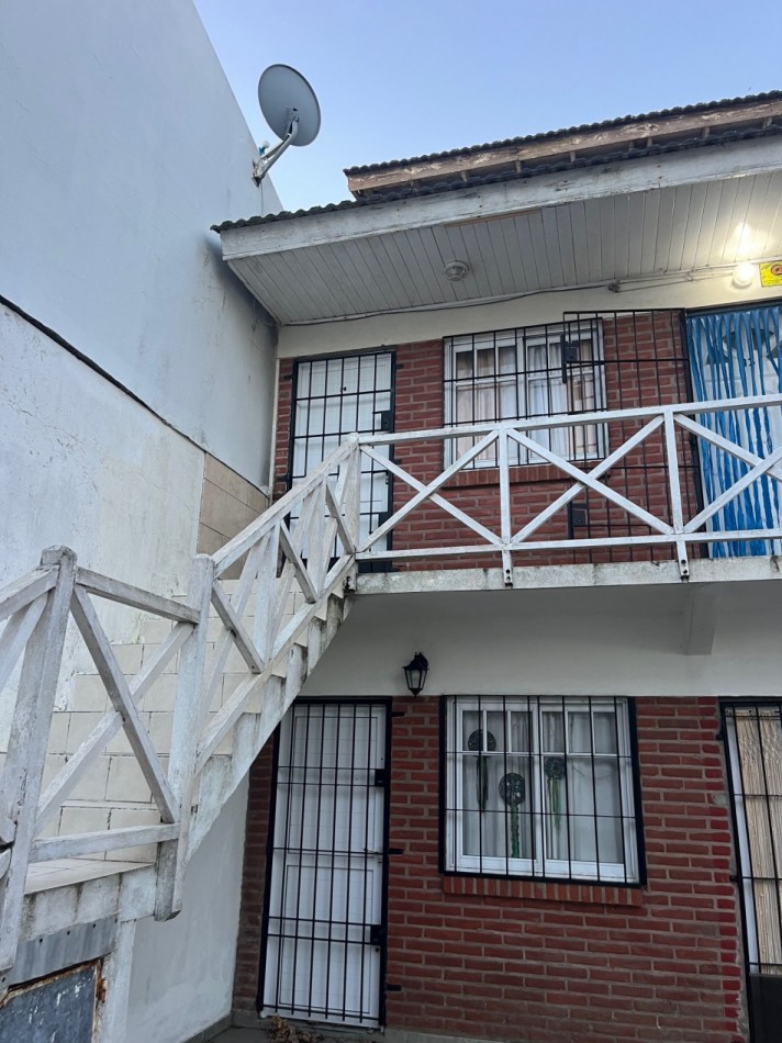 Duplex 3 ambientes - Calle 44 N°167 e/ 1 y 2 - V13