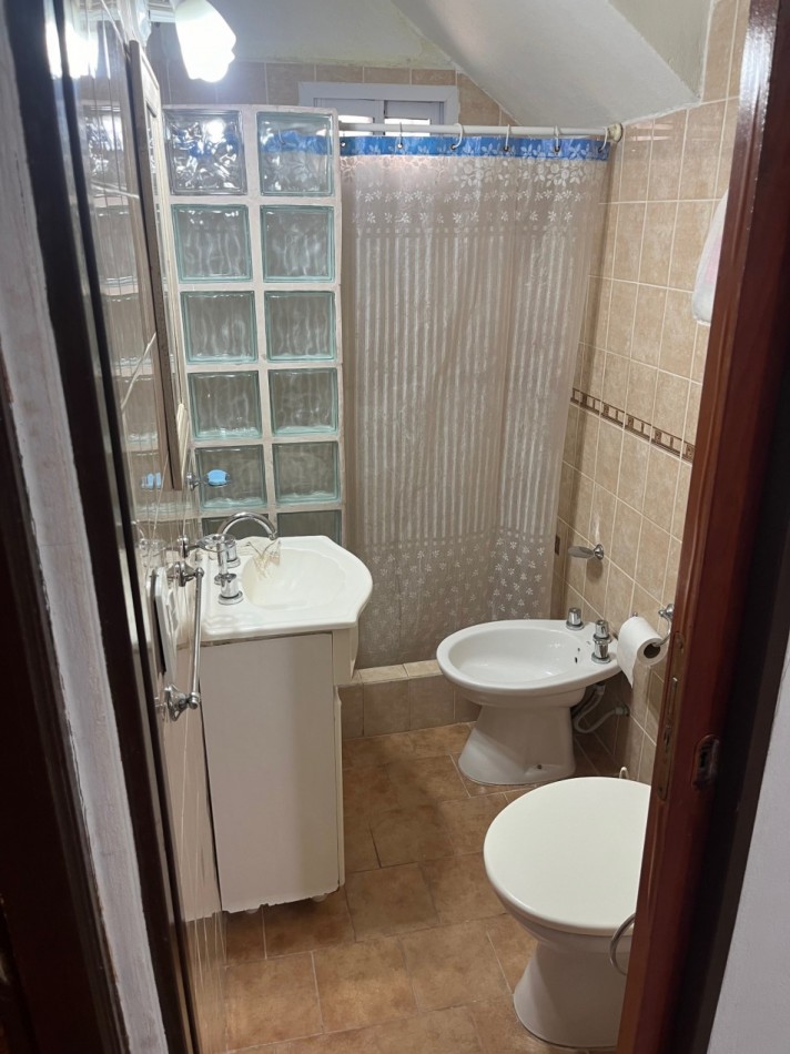Chalet 4 ambientes - Calle 6 N°2048 e/ 47 y 48 - V5